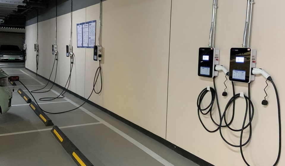 Phoenix 300-120kW Dual-Port DC Charger: Next-Gen EV Charging for Commercial & Fleet Infrastructure